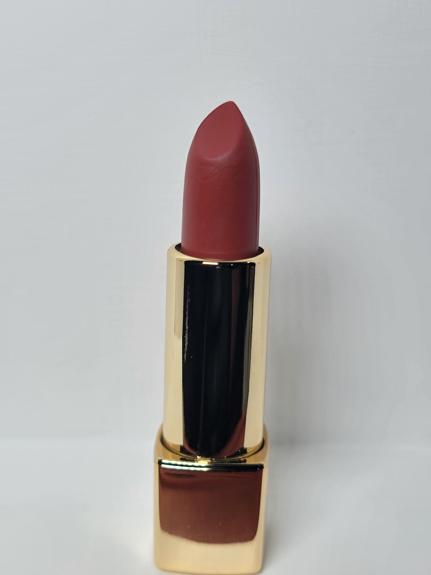 Silky Sensual Matte Lipsticks shade 5-Traviesa