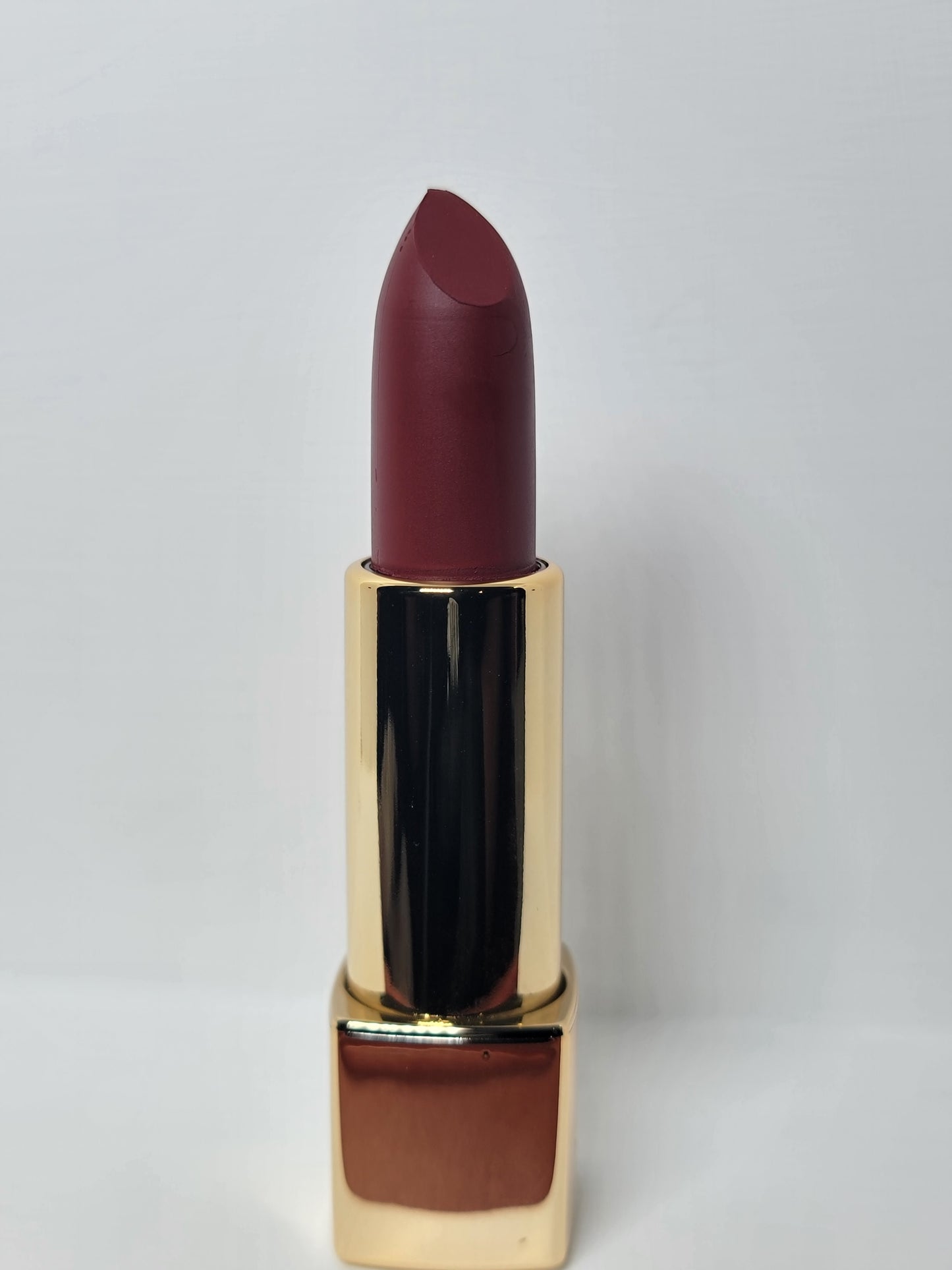 Silky Sensual Matte Lipsticks Shade 8-Sucia